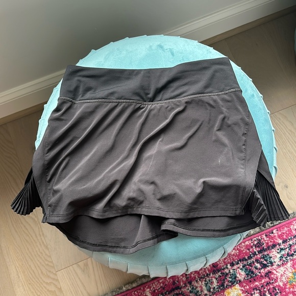 lululemon athletica Dresses & Skirts - Size 2 black Lulu skirt